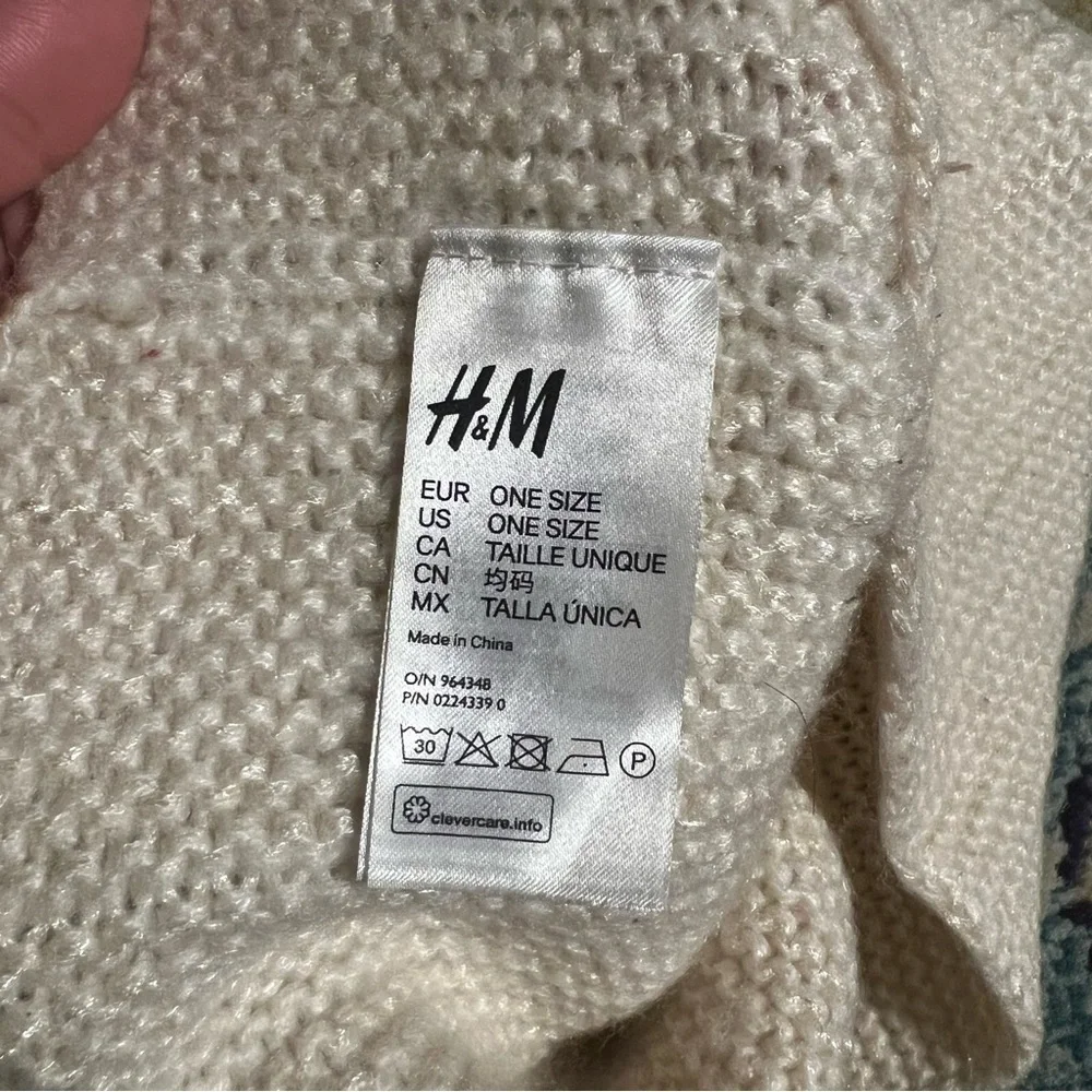 H&M rib-knit tube scarf cream color